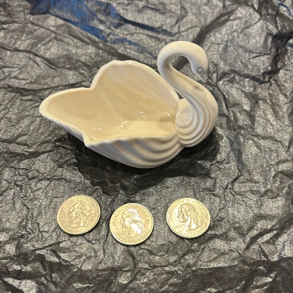 Beautiful Lenox Swan candy dish